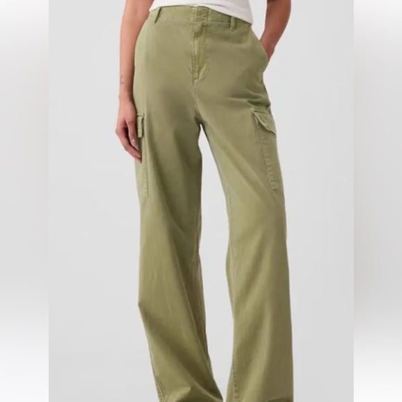 NWT Gap Mid Rise Loose Khaki Cargo Pants
Color: desert cactus green
Size: 14 - Picture 1 of 10